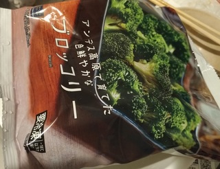reitoshokuhin_brokkori_lawson1.jpg