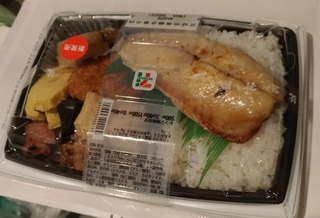sakana_bento_seven_makunouti_1.jpg